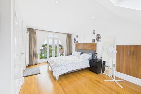 90 West Mead, Ruislip, HA4 0TN