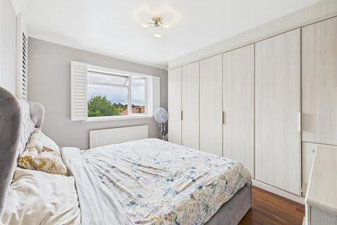 90 West Mead, Ruislip, HA4 0TN