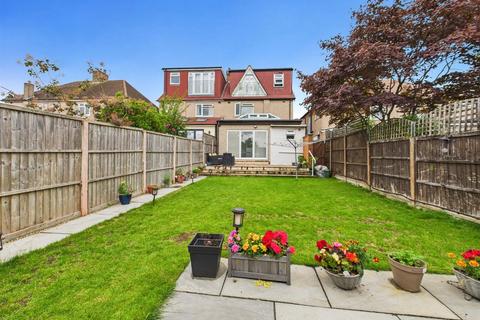 90 West Mead, Ruislip, HA4 0TN