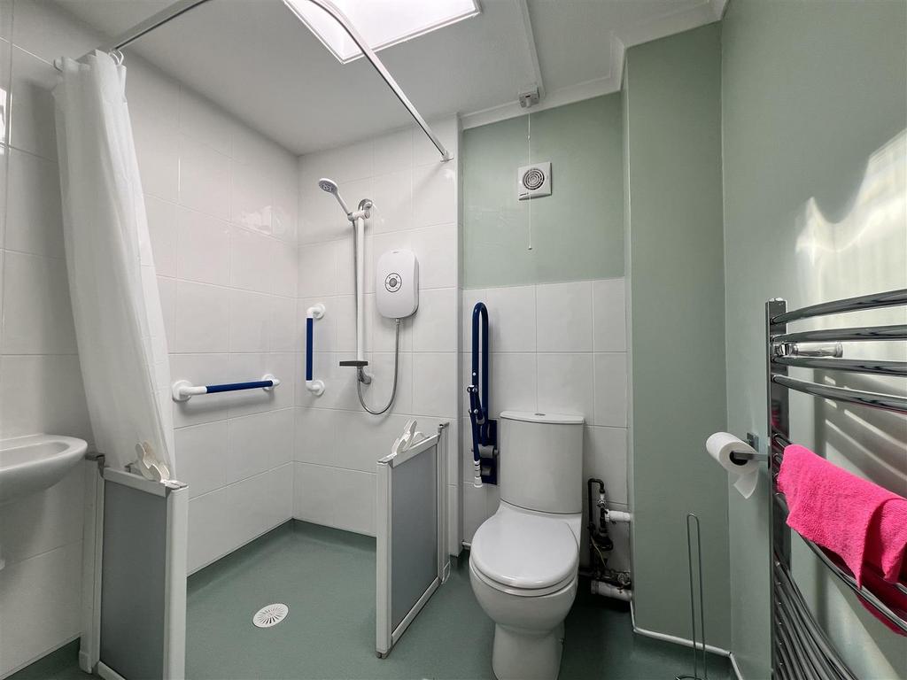 Shower Room: