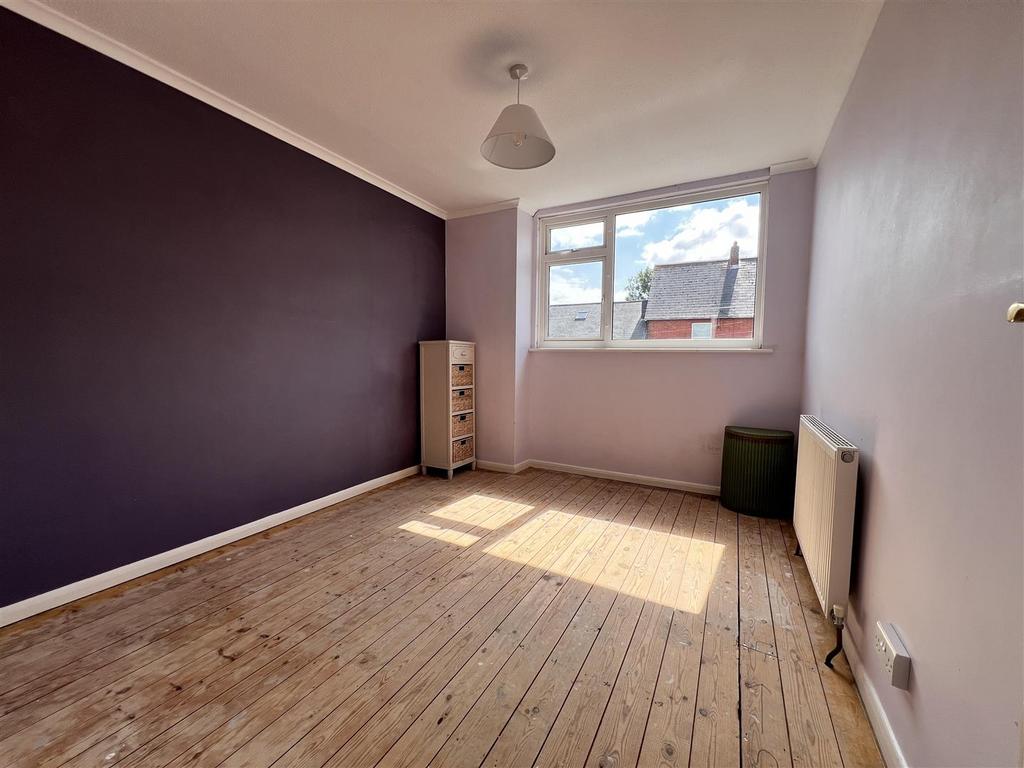 Bedroom 1: