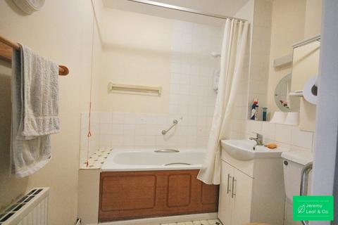 1 bedroom retirement property for sale, Friern Barnet Lane, London, N20