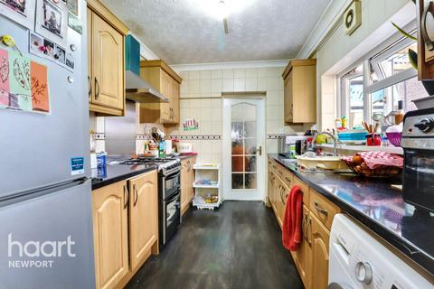 3 bedroom terraced house for sale, Balmoral Road, Newport