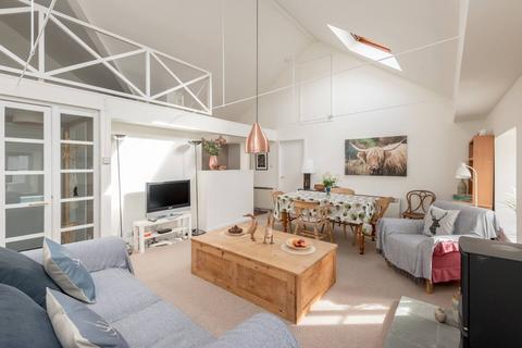 2 bedroom flat to rent, Calton Road, Edinburgh EH8