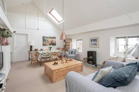 2 bedroom flat to rent, Calton Road, Edinburgh EH8