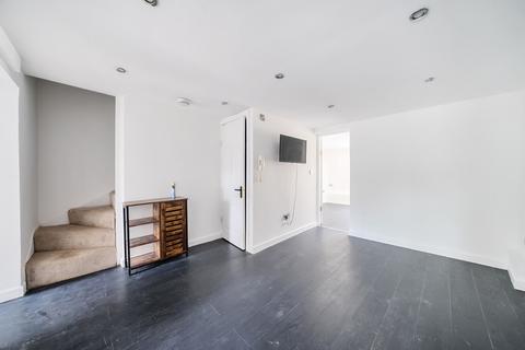 2 bedroom apartment for sale, Saunders Road, Plumstead