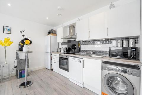 2 bedroom flat for sale, Aylesbury,  Buckinghamshire,  HP19