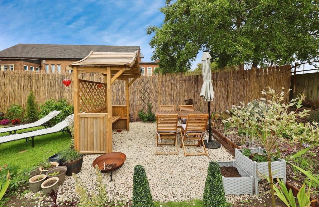 Pbox-garden-320446.JPG