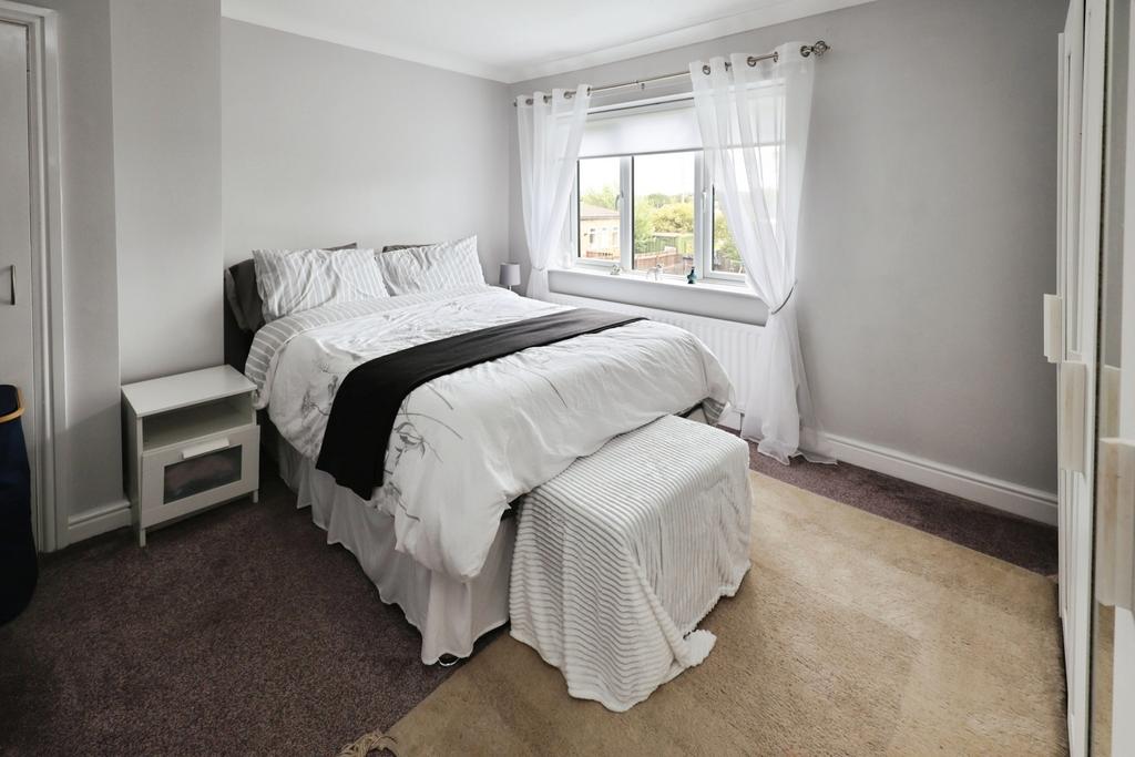 Pbox-bedroom-320446.JPG