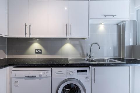 4 bedroom flat to rent, 5 Brondesbury Court 235 Willesden Lane