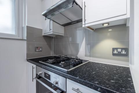 4 bedroom flat to rent, 5 Brondesbury Court 235 Willesden Lane