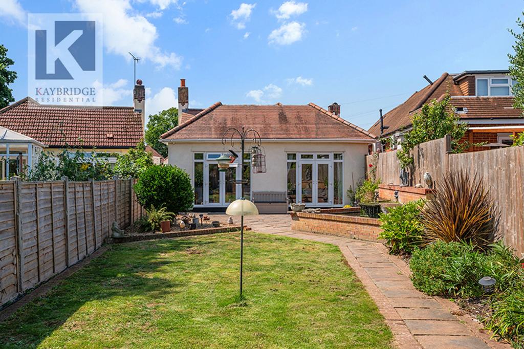 The Warren, Worcester Park - KT4 7 DL