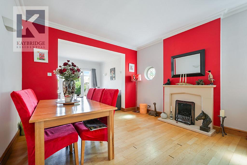The Warren, Worcester Park - KT4 7 DL