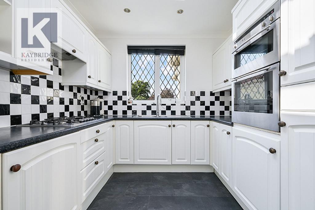 The Warren, Worcester Park - KT4 7 DL