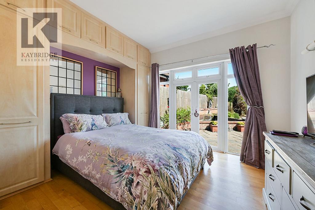 The Warren, Worcester Park - KT4 7 DL
