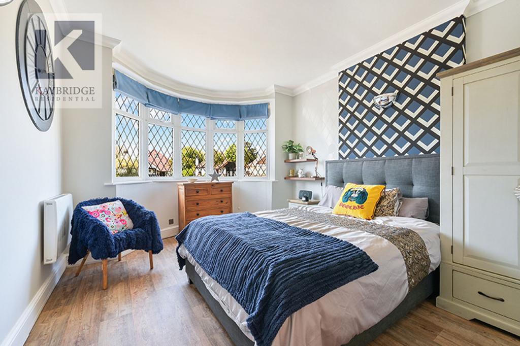 The Warren, Worcester Park - KT4 7 DL