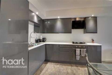 2 bedroom flat to rent, Glebe Road