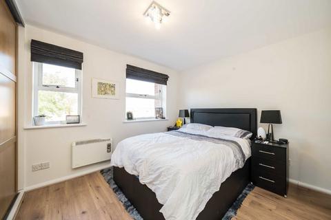1 bedroom flat for sale, Henry Doulton Drive, London SW17
