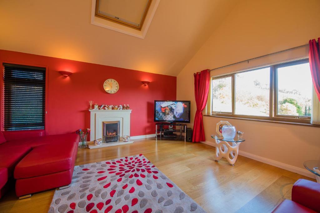 Secondary lounge/ dining room