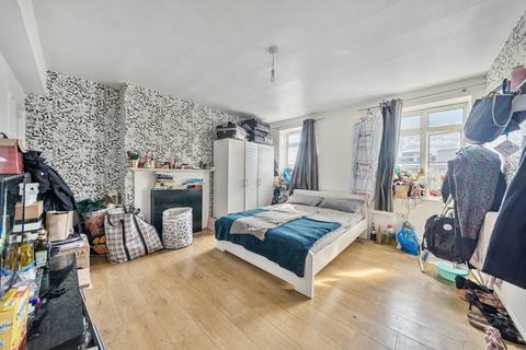 3 bedroom apartment for sale, Elmington Estate, Camberwell, London