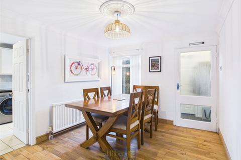 undefined, Tomlyns Close, Hutton, Brentwood, Essex, CM13