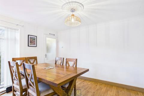 undefined, Tomlyns Close, Hutton, Brentwood, Essex, CM13