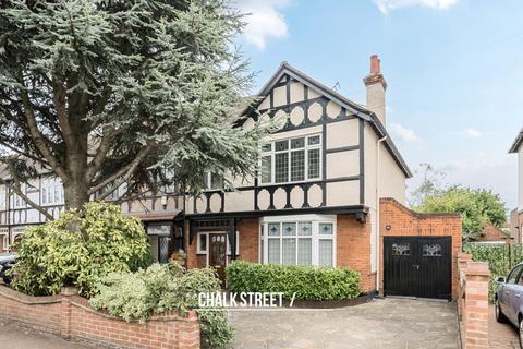 3 bedroom end of terrace house for sale, Ashton Gardens, Romford, RM6