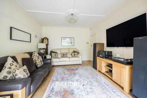 3 bedroom end of terrace house for sale, Ashton Gardens, Romford, RM6