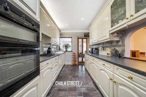 5 bedroom semi-detached house for sale, Hacton Drive, Hornchurch, RM12