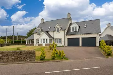5 bedroom detached villa for sale