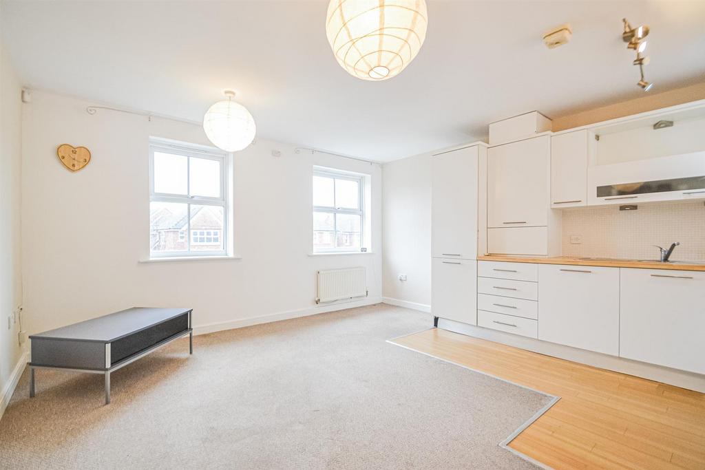 Lounge & Kitchen