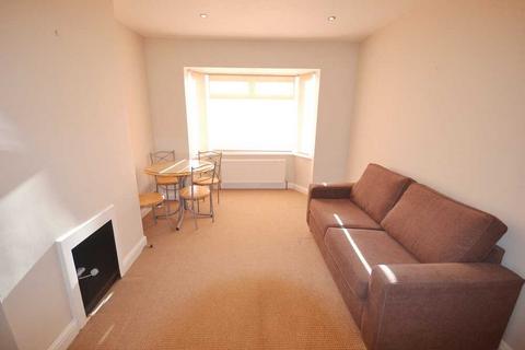 2 bedroom flat to rent, Warren Road, Twickenham, Twickenham