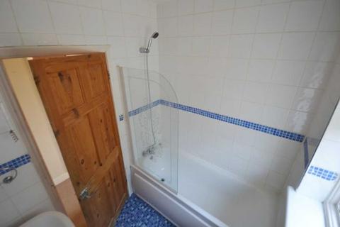 2 bedroom flat to rent, Warren Road, Twickenham, Twickenham