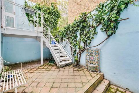 3 bedroom flat for sale, Brackenbury Road, London W6