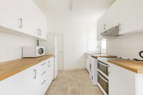 2 bedroom maisonette for sale, Tenham Avenue, London SW2
