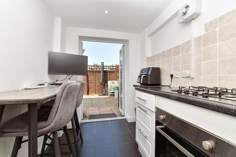 2 bedroom ground floor flat for sale, Birchanger Road, London