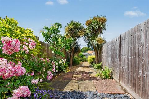 2 bedroom terraced house for sale, Rochester Road, Burham