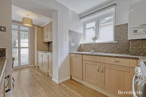16 Rossall Close, Hornchurch, RM11 1BP