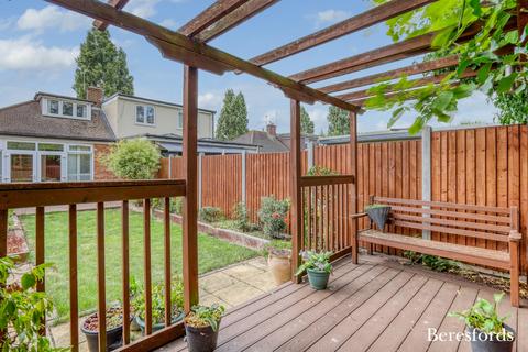 16 Rossall Close, Hornchurch, RM11 1BP