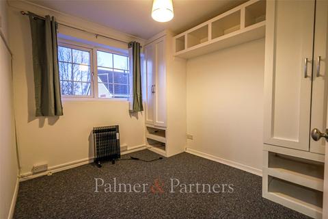 2 bedroom terraced house to rent, Rookwood Close, Clacton-on-Sea, Essex, CO15