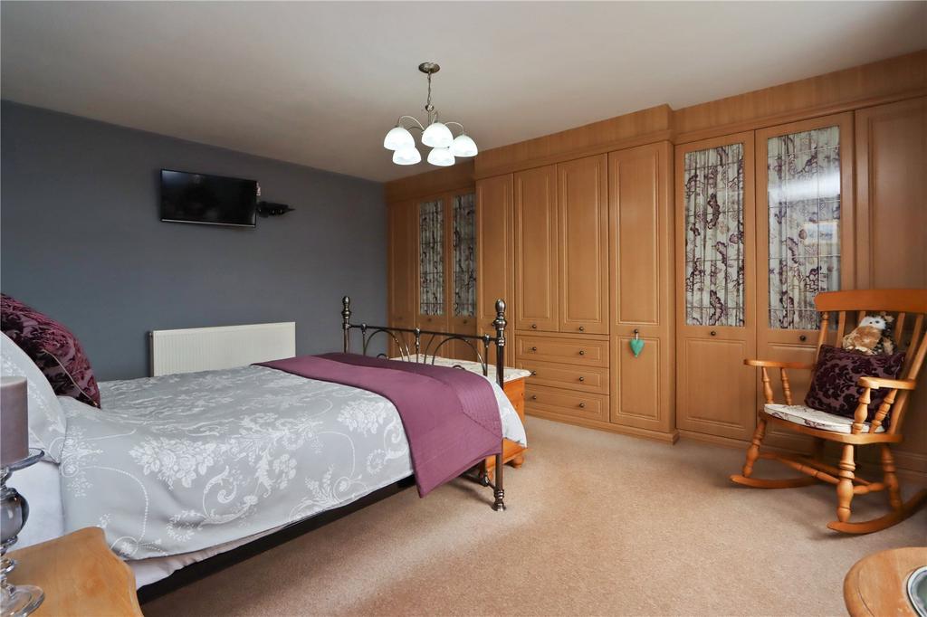 Bedroom 1 Pic 3