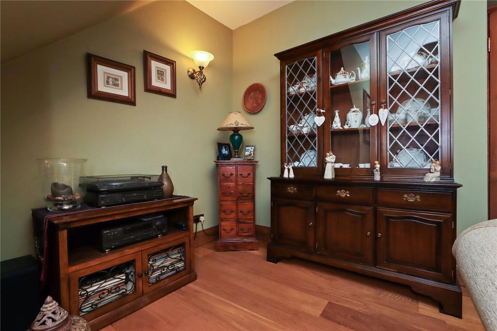 Living Room Pic 4