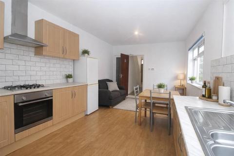 undefined, North Road, Cardiff CF10