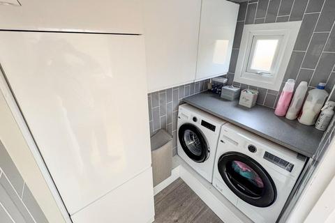299 Hounslow Road, Hanworth, Feltham, TW13 5JQ