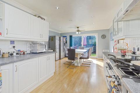 5 bedroom detached house for sale, Savernake Road, Leicester LE4