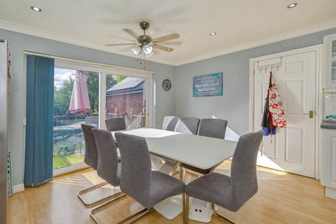 5 bedroom detached house for sale, Savernake Road, Leicester LE4