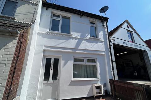 2 bedroom semi-detached house to rent, Dale Street, Chatham ME4