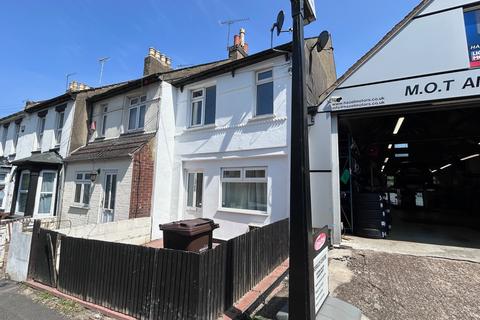 2 bedroom semi-detached house to rent, Dale Street, Chatham ME4
