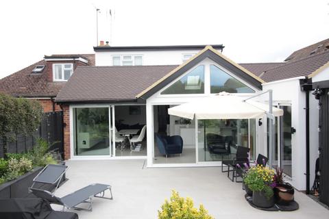 undefined, New Road, Bourne End SL8