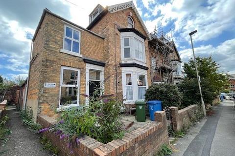 1 bedroom apartment for sale, New Parks Crescent, Scarborough YO12